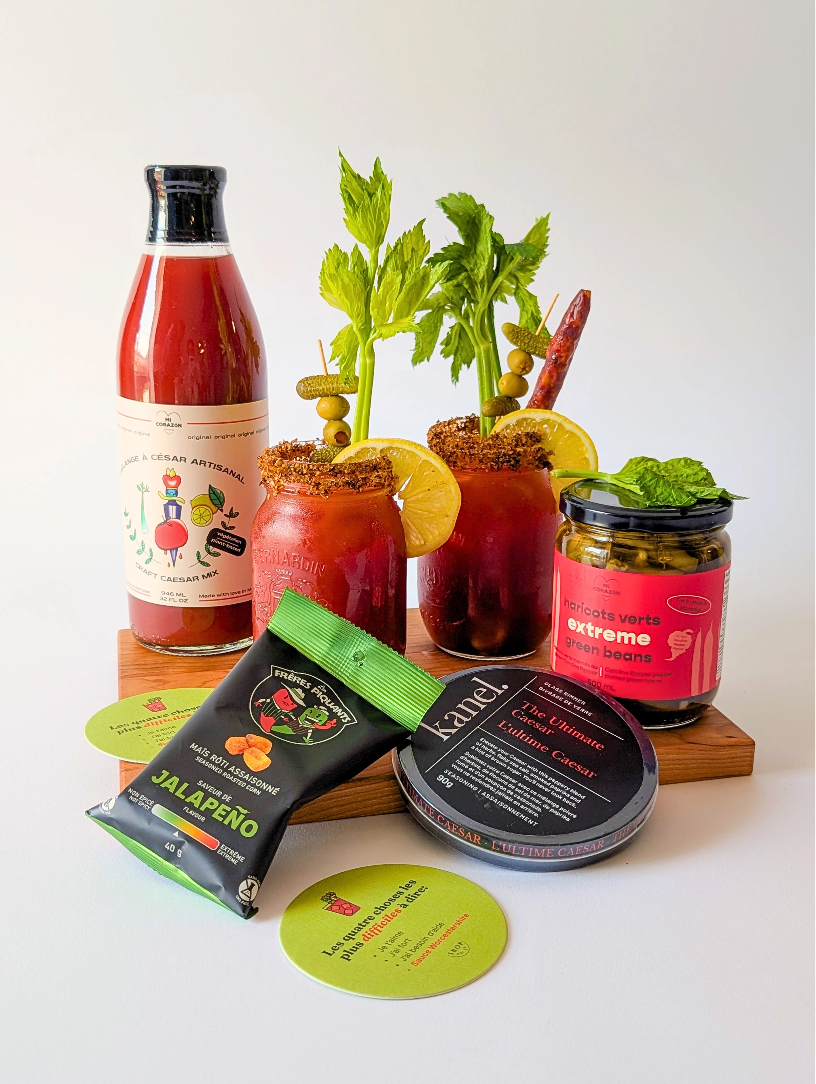 Boîte Bloody César avec produits locaux québécois Mi Corazon, Kanel et garnitures épicées artisanales