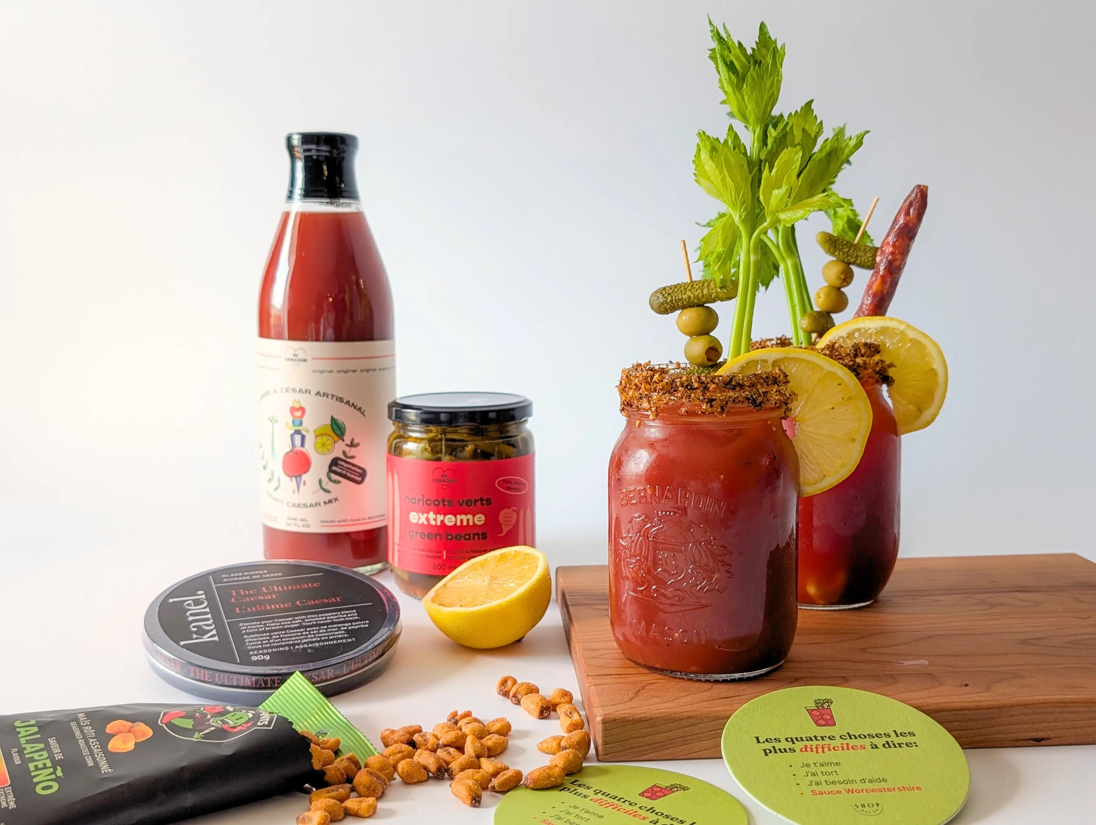 Bloody César épicé maison avec mélange québécois Mi Corazon et haricots verts extrêmes