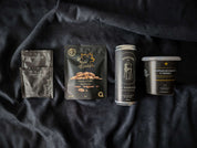 Produits québécois de la boîte Noir gourmand avec pacanes à l’érable, thé Assam et eau pétillante citron