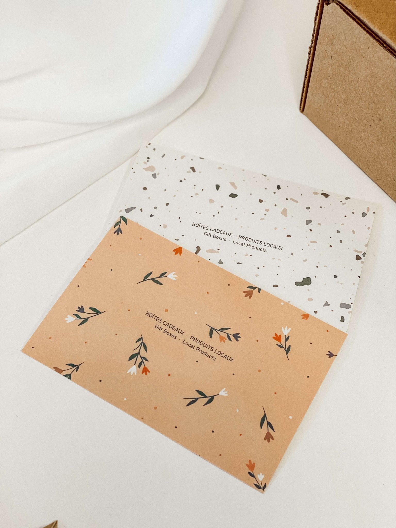 Carton fleuris et unisexe pour mot personnalisée